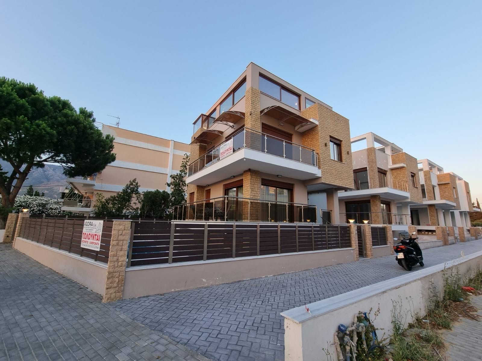 Ελλάδα · Τοποθεσία κατόπιν επικοινωνίας — 24
